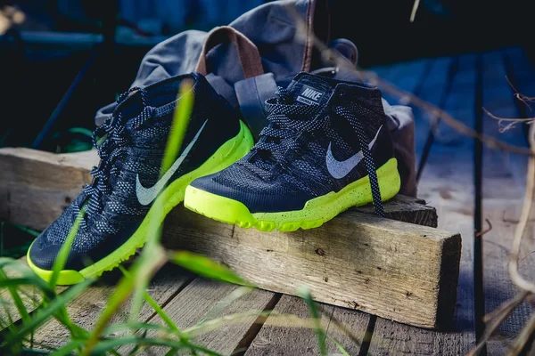 A természetben, Nike, nike futó cipő sport cipő — Stock Fotó