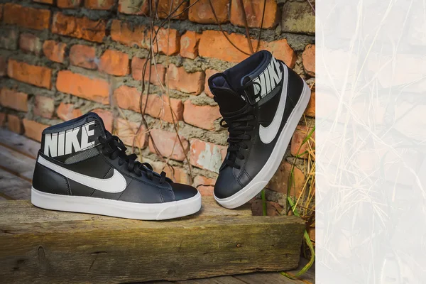 Buty do biegania w przyrodzie, nike, sportowe buty — Zdjęcie stockowe