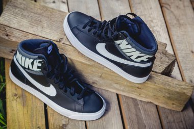 Şık, trendy spor ayakkabıları Nike