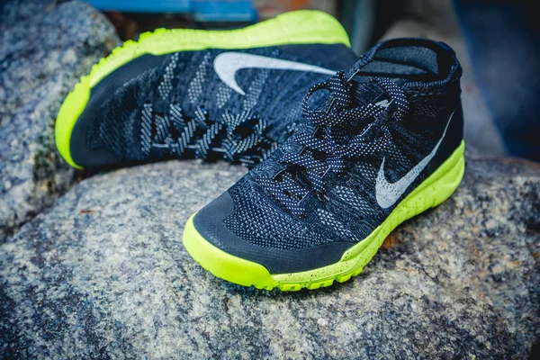 Nike koşu ayakkabıları erkekler için — Stok fotoğraf