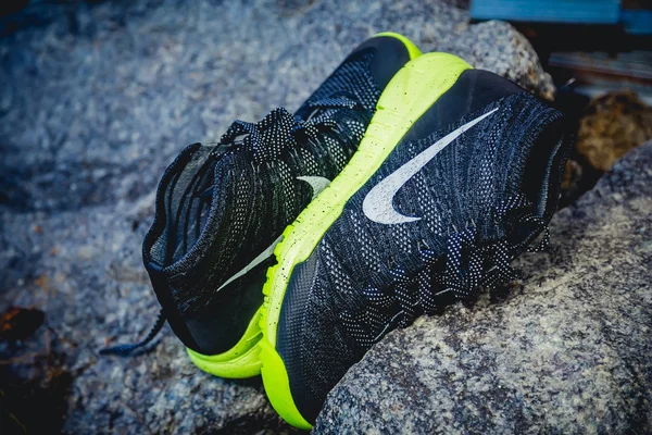 Şık, trendy spor ayakkabıları Nike — Stok fotoğraf