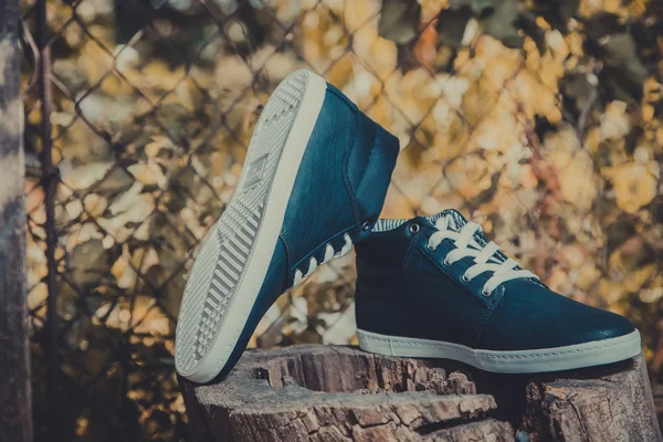 Leather men's sneakers, blue sneakers — Stock Photo, Image