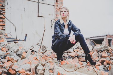 house, güzellik, moda kalıntıları üzerine bir deri ceket modeli