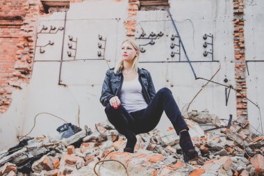 Harabeler, moda bir deri ceket modeli
