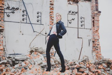 Harabeler, moda bir deri ceket modeli