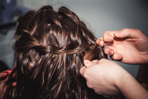 Haar van de vrouwen in een kapsalon — Stockfoto