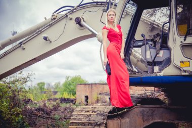 Kız elbise kırmızı elbise yeni koleksiyonunda