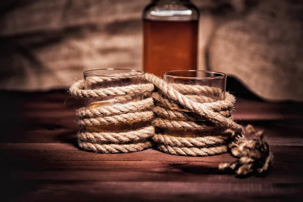 Flasche Whisky und Gläser, Alkohol Bourbon Whisky Nonsens — Stockfoto