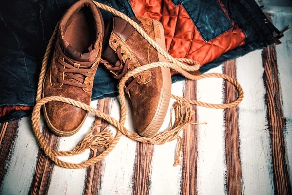 Baskets pour la marche, vêtements élégants — Photo