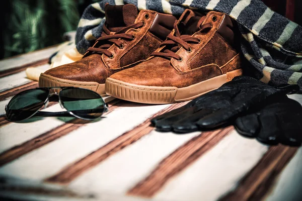 Baskets pour la marche, vêtements élégants — Photo