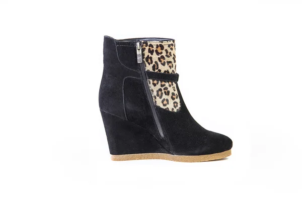 Női cipő, cipő leopárd, őszi és téli csizma — Stock Fotó