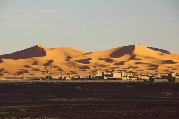 The Dunes Of Erg Chebbi Above The Merzouga Village In Morocco — Stock Photo, Image