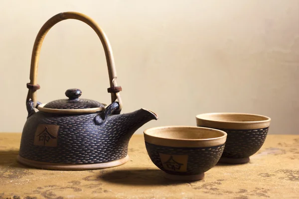 Eleganter japanischer Teeservice aus Ton — Stockfoto