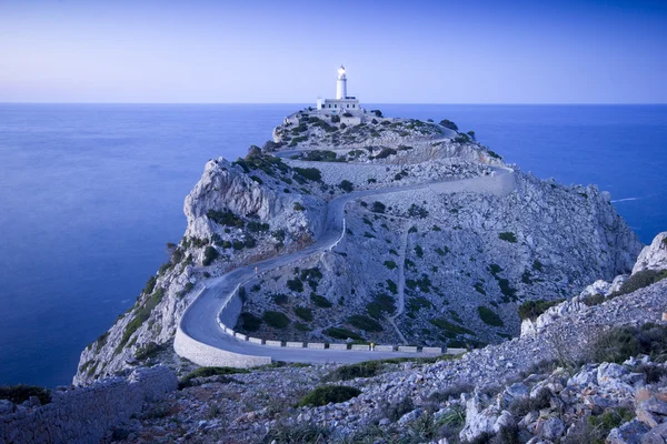 A világítótorony a Cap De Formentor kékes látképe — Stock Fotó