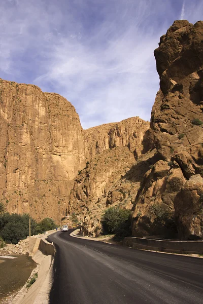 Yol Todgha Gorge içine — Stok fotoğraf