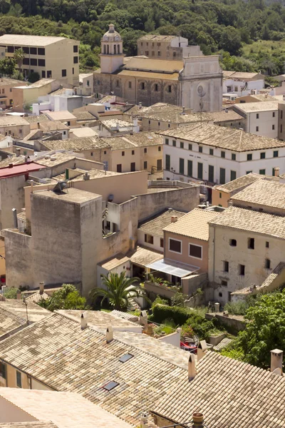 Sobre los tejados de la ciudad de Capdepera, Mallorca —  Fotos de Stock