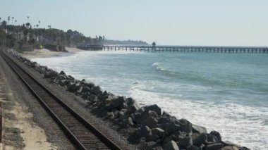 Okyanus kıyısındaki Orange County San Clemente Linda Lane Park Kaliforniya 'daki demiryolu pisti.