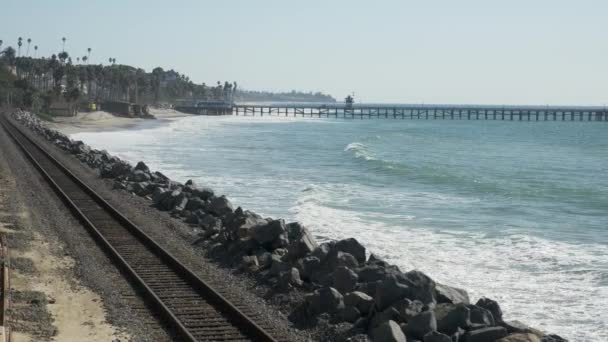 Spoorweg spoor aan de kust van de oceaan Orange County San Clemente Linda Lane Park California Verenigde Staten — Stockvideo