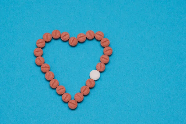 Heart Lined Medical Pills Blue Background One Them Different Color — Stock Photo, Image