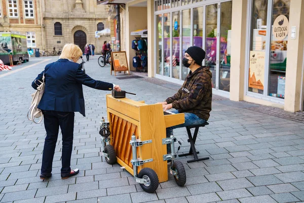 Paderborn Nrw Germany 2021 Street Musician Plays Piano Pandemic Elderly — Stock Photo, Image