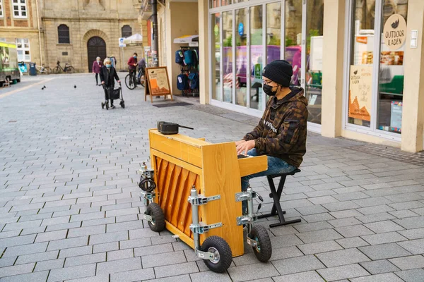 Paderborn Nrw Germany 2021 Street Musician Plays Piano Pandemic Everyone — Stock Photo, Image