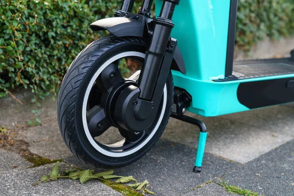 Front Wheel Electric Scooter Close Light Turquoise Frame Stand Stands — Stock Photo, Image