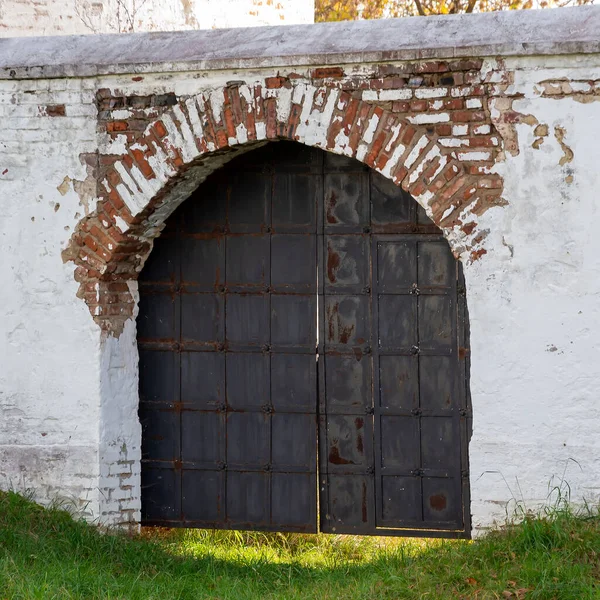 Puerta Hierro Fortaleza Del Monasterio Ipatiev Kostroma Rusia —  Fotos de Stock