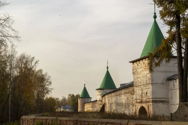 러시아의 코스트로마에 수도원의 — 스톡 사진