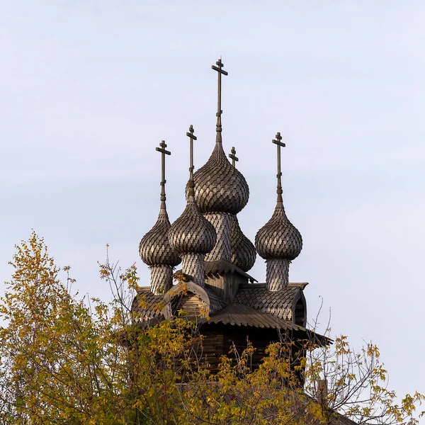 Ahşap Ortodoks Kilisesi Nin Kubbeleri — Stok fotoğraf