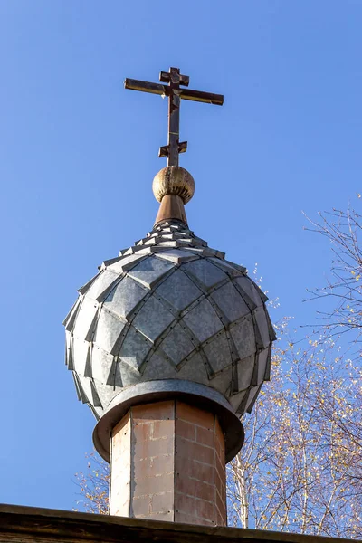 Egy Kis Ortodox Kápolna Kupolája Ellen — Stock Fotó