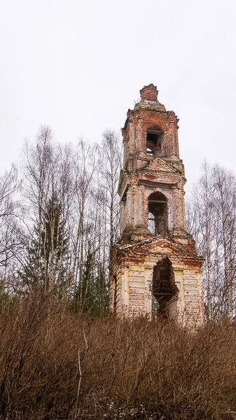 Verlassener Dreistöckiger Orthodoxer Glockenturm — Stockfoto