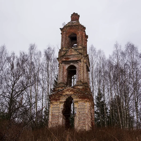 Verlassener Dreistöckiger Orthodoxer Glockenturm — Stockfoto