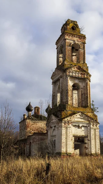 Abandonado Tijolo Vermelho Igreja Ortodoxa Rússia Região Kostroma Distrito Sudislavsky — Fotografia de Stock