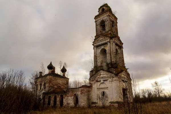 Abbandonato Mattone Rosso Chiesa Ortodossa Russia Regione Kostroma Distretto Sudislavsky — Foto Stock