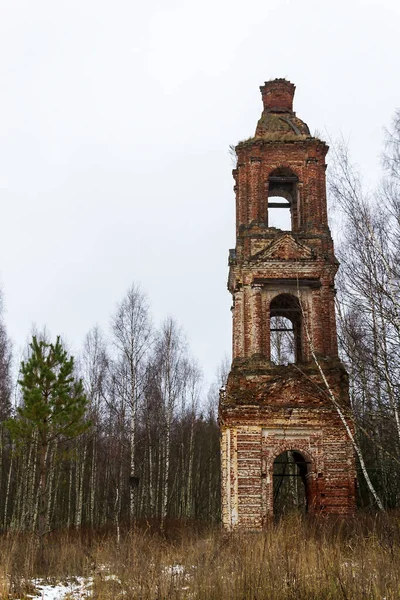 Terk Edilmiş Katlı Ortodoks Çan Kulesi — Stok fotoğraf