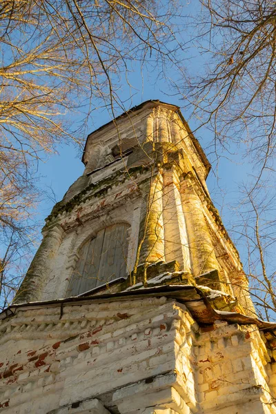 钟楼的废弃东正教教堂 Bogoroditskaya教堂的Kishino村 科斯特罗马区 俄罗斯 1821年 目前废弃 — 图库照片