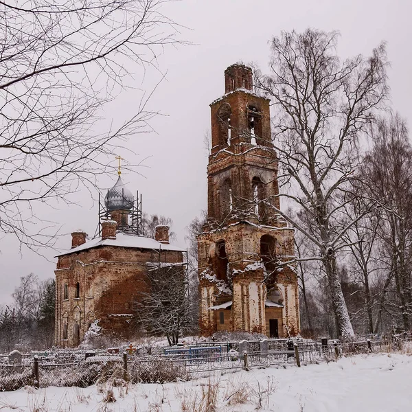 Zničený Kostel Hřbitově Zimě Voznesenskaya Kostel Bychikha Vesnice Kostroma Kraj — Stock fotografie