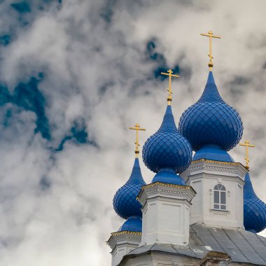 Gökyüzüne karşı Ortodoks Kilisesi Kubbesi