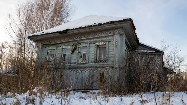 Una Casa Ruinas Pueblo Abandonado Rusia —  Fotos de Stock