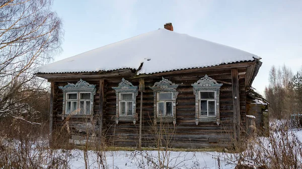 Zchátralý Dům Opuštěné Vesnici Rusku — Stock fotografie