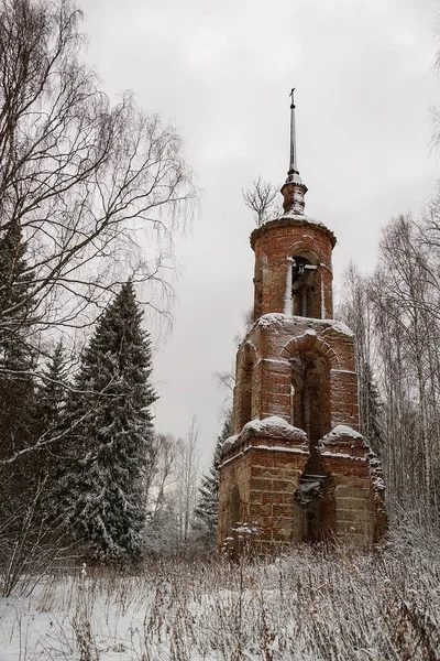 Destruido Campanario Bosque Iglesia Arcángel Del Cementerio Los Ugolts Galichsky — Foto de Stock