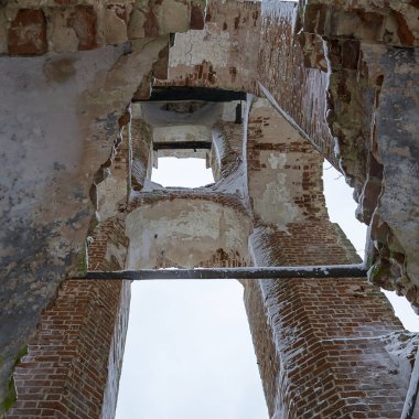 Çan kulesi Rusya 'nın Kostroma ilindeki Plec Galichsky bölgesindeki Arkhangelsk Kilisesi' nde yıkıldı.