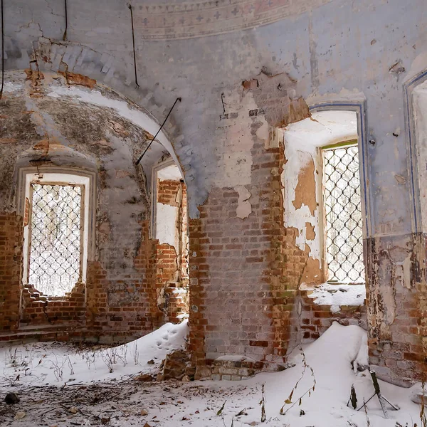科斯特马省Galichsky Uyezd Chudets教堂教堂教堂的内部废弃教堂 — 图库照片
