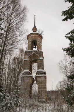 Ortodoks çan kulesinin yıkıntıları