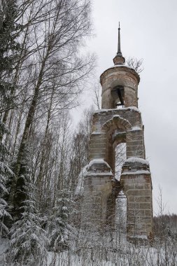 Ortodoks çan kulesinin yıkıntıları