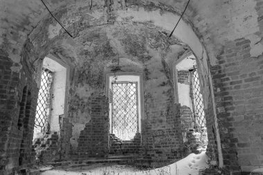 terk edilmiş bir kilisenin içinde, Chudets Kilisesi, Galichsky Uyezd, Kostroma vilayeti