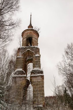 Ortodoks çan kulesinin yıkıntıları