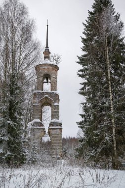 Ortodoks çan kulesinin yıkıntıları