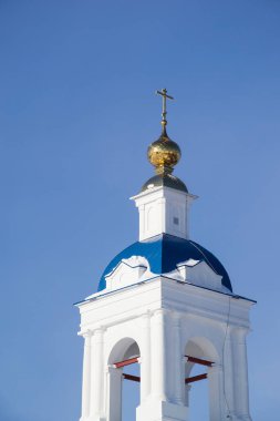 Minskoye köyü, Kostroma bölgesi, Rusya 'da inşa halindeki yeni bir kilisenin kubbeleri