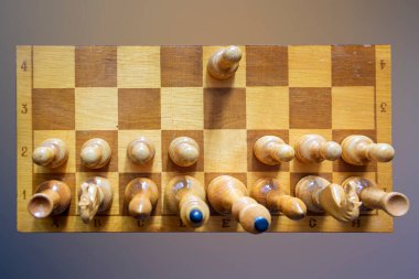 Antik tahta satranç oyunu